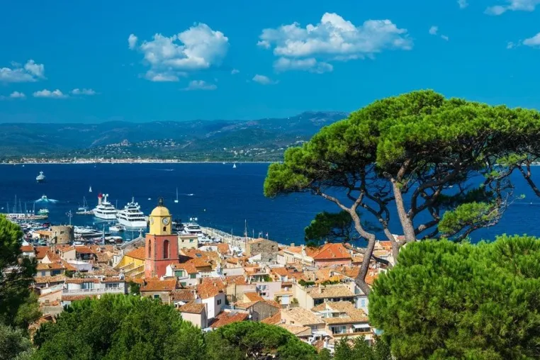 Luxus Villen in Saint-Tropez in Zeiten der Corona Krise Bild: Luxus Villen in Saint-Tropez in Zeiten der Corona Krise