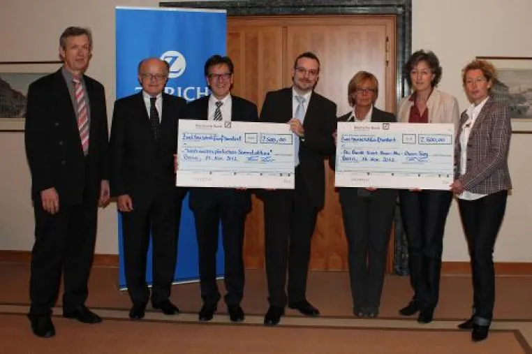 Zurich Mitarbeiter spenden für den guten Zweck Bild: Zurich Mitarbeiter spenden für den guten Zweck