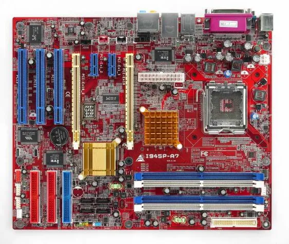 Bild: BIOSTAR stellt sein I945P-A7 Mainboard vor - mit dem PCI-EX Feature für Multi-Monitor Output