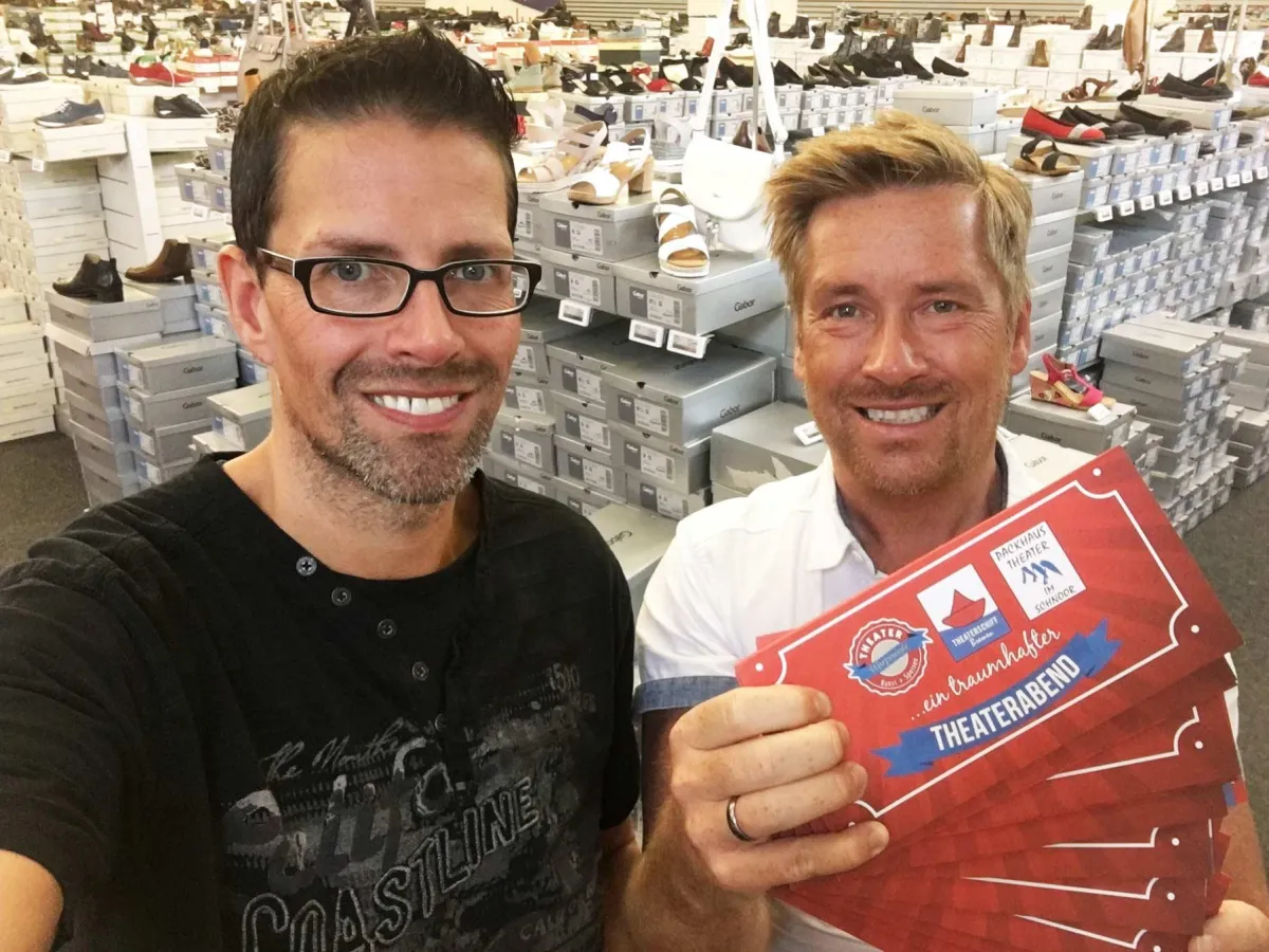 Bereits seit über 16 Jahren sind große Schuhe unsere Leidenschaft. Übergrößen – ob Damenschuhe oder