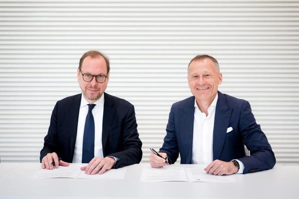 Professor Dr. Jens Wüstemann (President, Mannheim Business School, left) and Dr. Peter Görlich (Managing Director, TSG Hoffenheim) (Felix Zeiffer)