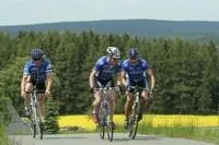 Volle Muskelkraft voraus: Im Frankenwald können Radler, Mountainbiker und Rennfahrer ihre Grenzen testen Bild: Volle Muskelkraft voraus: Im Frankenwald können Radler, Mountainbiker und Rennfahrer ihre Grenzen testen