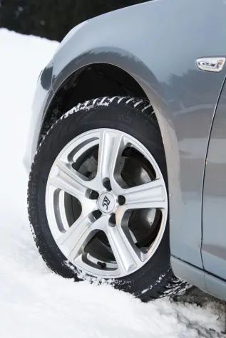 Bild: Nokian-Winterreifen ist der Testsieger mit Sehr empfehlenswert
