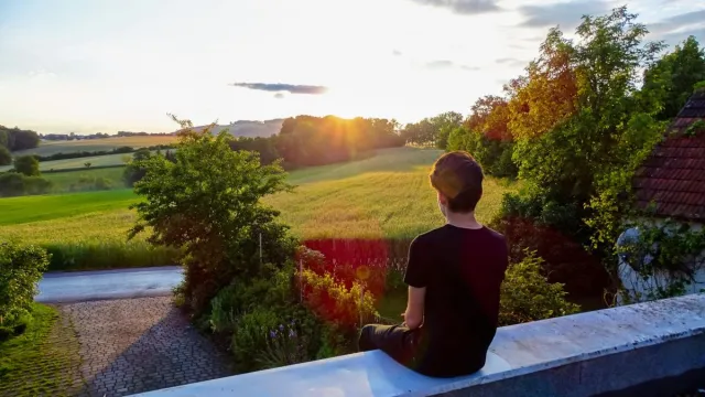 Warum sich ein Partner emotional zurückzieht - und wie echte Klarheit in Beziehungen entsteht Bild: Warum sich ein Partner emotional zurückzieht - und wie echte Klarheit in Beziehungen entsteht