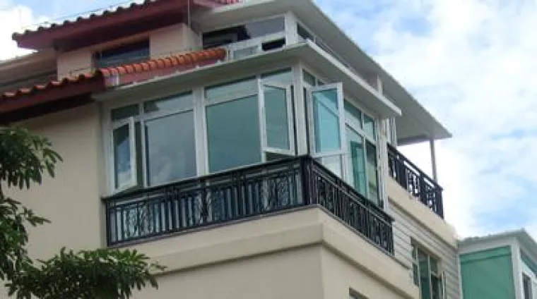 Bild: Der Kunststoff Geloy* XTW von SABIC Innovative Plastics verleiht Fensterprofilen