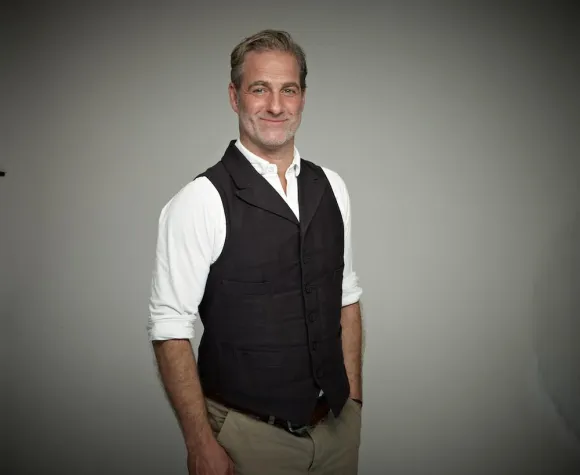 Bild: NIULAND knöpft sich den Markt der Designerkleidung durch radikale Preistransparenz vor