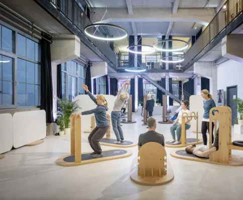 Bild: Weltneuheit auf der FIBO Messe Köln- YOGA ZONE® - Der YOGA-Zirkel