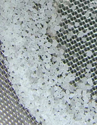 Kunststoffpartikel aus Körperpflegeprodukten belasten die Meere Bild: Kunststoffpartikel aus Körperpflegeprodukten belasten die Meere