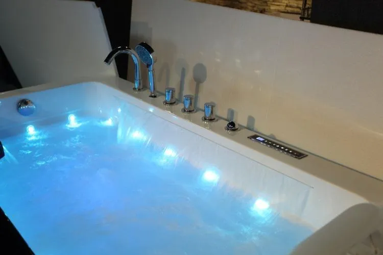 Bild: Die ideale Whirlpool Badewanne für jedes Budget – Enjoy Living GmbH