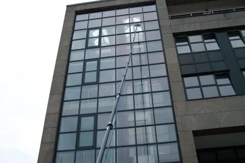 Ressourcenschonende Reinigung mit entmineralisiertem Wasser Bild: Ressourcenschonende Reinigung mit entmineralisiertem Wasser