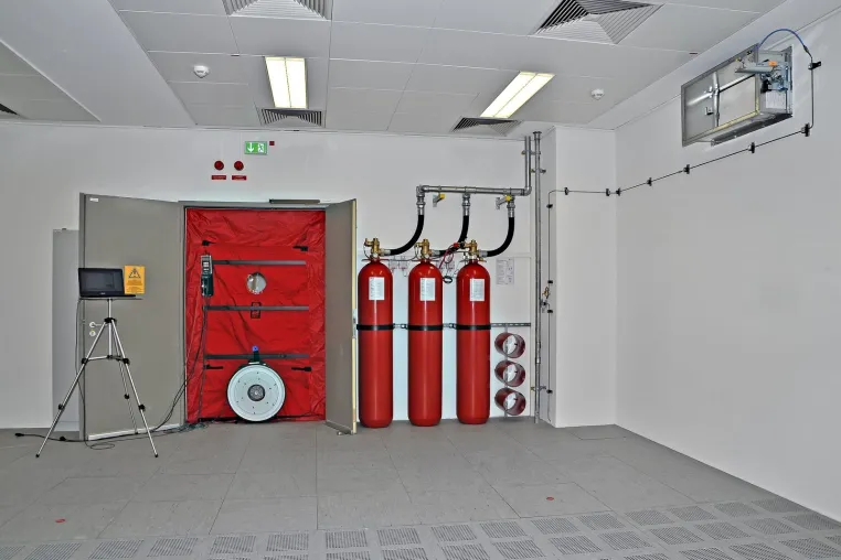 Bild: Brandschutzexperte strebt neue VdS- Anerkennung 3877 für Door-Fan-Prüfmethode an