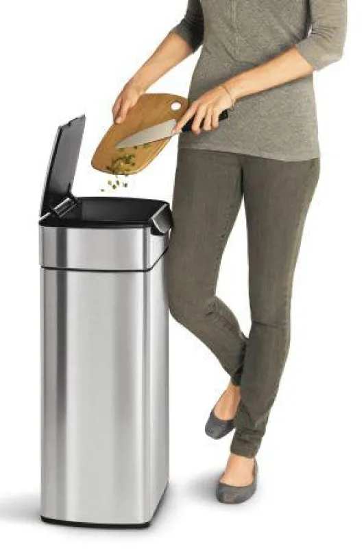 Mit den Abfalleimern von simplehuman geben Sie Ihrer Küche den professionellen Touch.