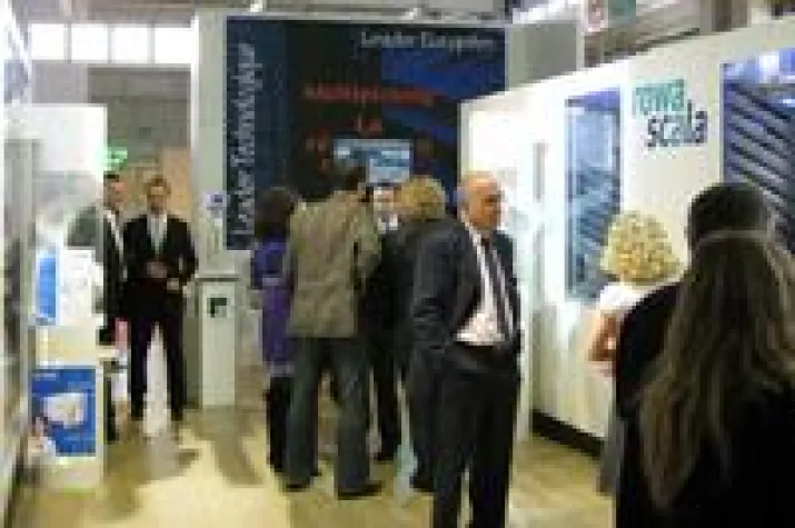 Bild: Automatisierung à la Française - Systemlösungen von Rowa auf der Pharmagora in Paris