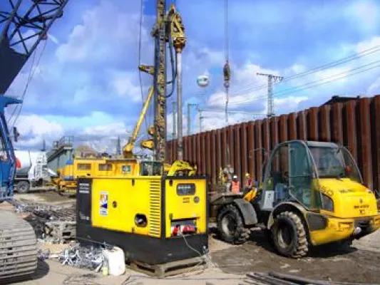 Bild: Dauereinsatz in der HafenCity HKL MIETPARK liefert Energie und Service für Deutschlands größte Baustelle