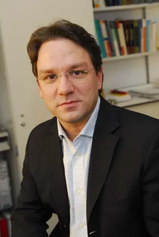 Bild: Albertinen-Krankenhaus - HSV-Mannschaftsarzt Dr. Oliver Dierk baut Sportorthopädie auf