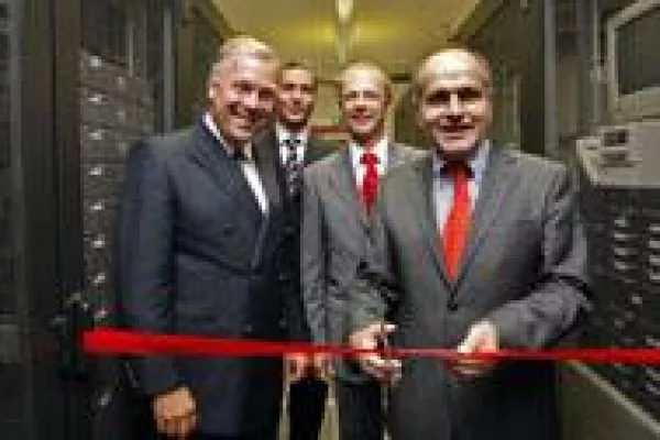 Bild: Wirtschaftsminister eröffnet Rechenzentrum im Gewerbepark Carlshütte