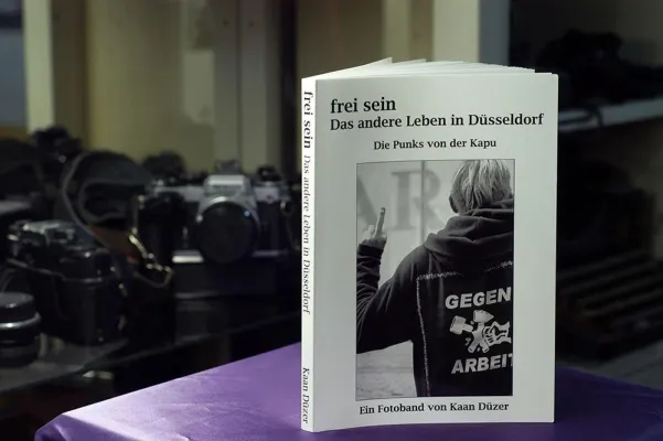 Bild: - Buchveröffentlichung - frei sein - Das andere Leben in Düsseldorf