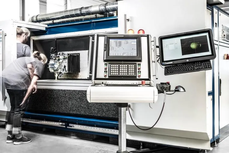 Bild: RJ Lasertechnik konzipiert individuelle Laseranlagen für anspruchsvollen Aufgaben