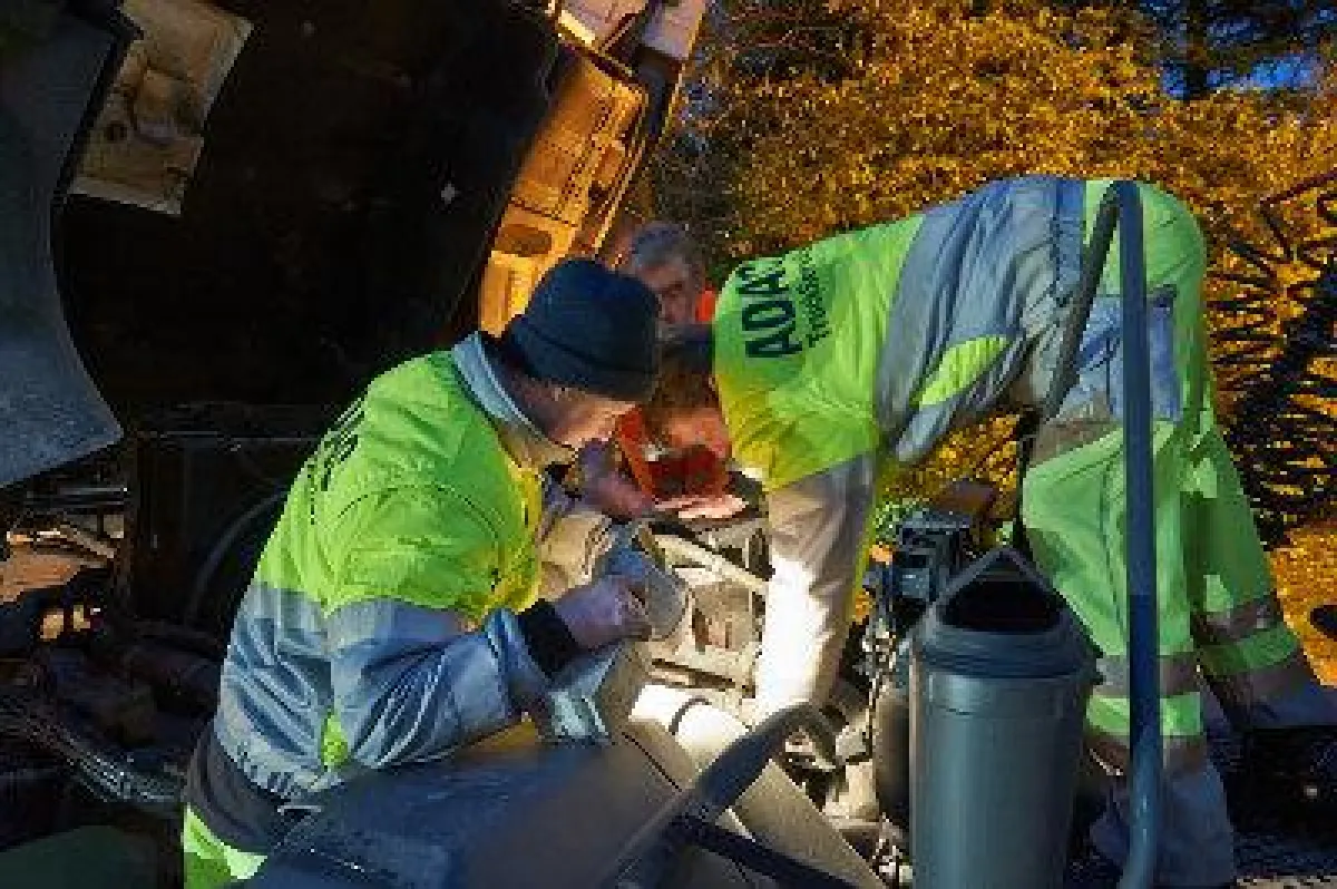 Kältebedingt entladene Batterien sind im Winter an der Tagesordnung für den ADAC TruckService.