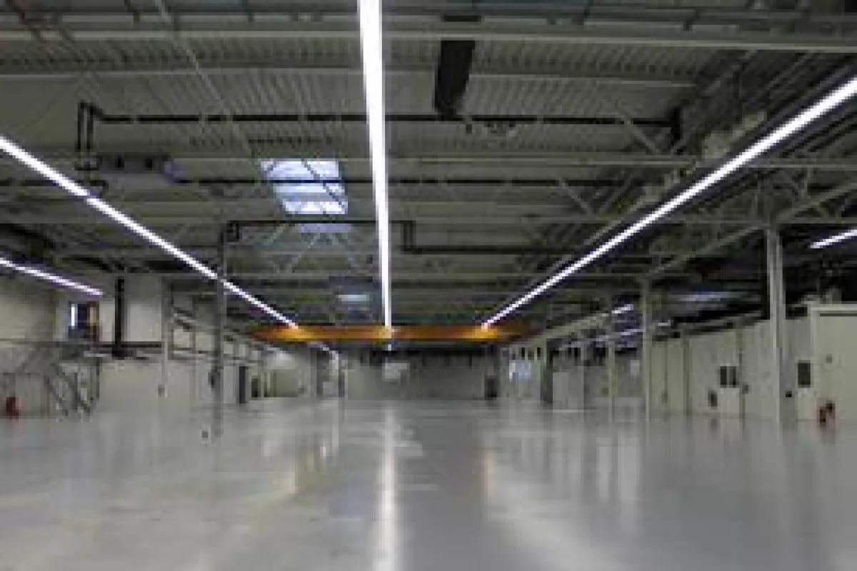 Ansicht der modernen, gepflegten Hallenflächen