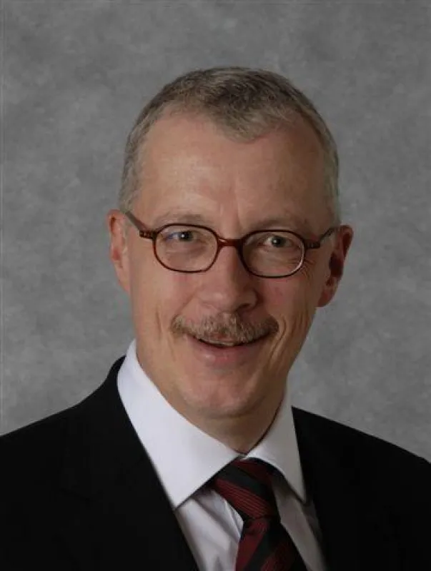 Dr. Peter Sommerauer, 51, ist promovierter Tierarzt und bietet neben seiner Tätigkeit als Leiter eines Lebensmittelinspektorats Seminare für Führungskräfte an.