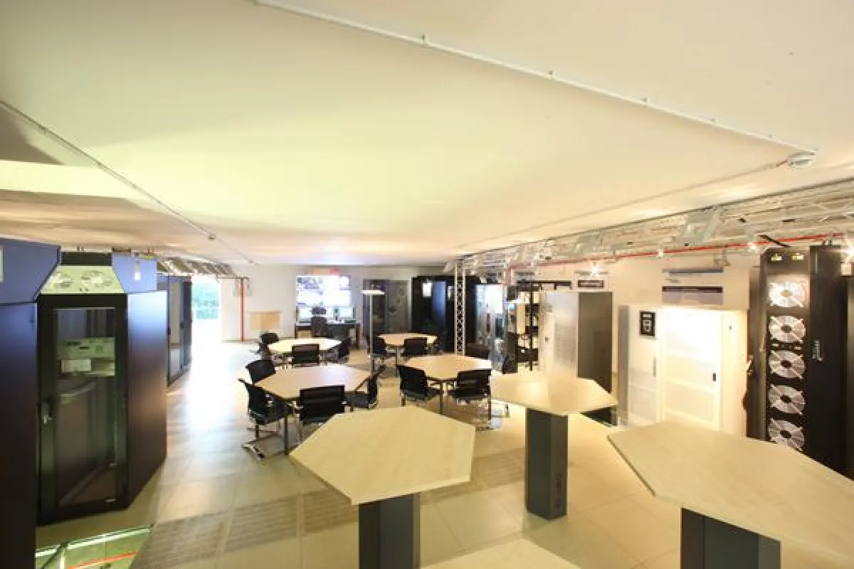 Die SCHNABEL AG betreibt mit Partner das DataCenterModel in Frankfurt a. M. - Europas einziges Modellrechenzentrum.