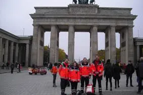 Bild: Katastrophenschützer als Zugbegleiter wieder unterwegs mit Flüchtlingen