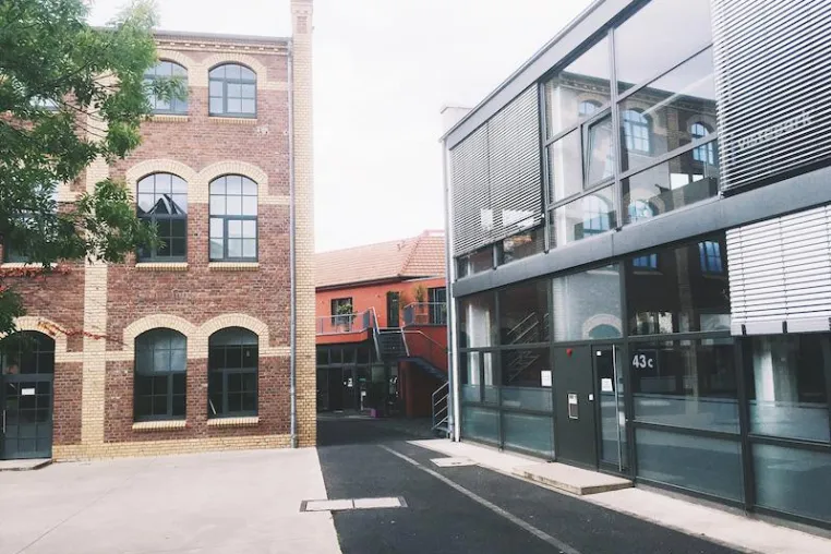 Demodern mit neuer Adresse auf dem Kölner Vulkangelände Bild: Demodern mit neuer Adresse auf dem Kölner Vulkangelände