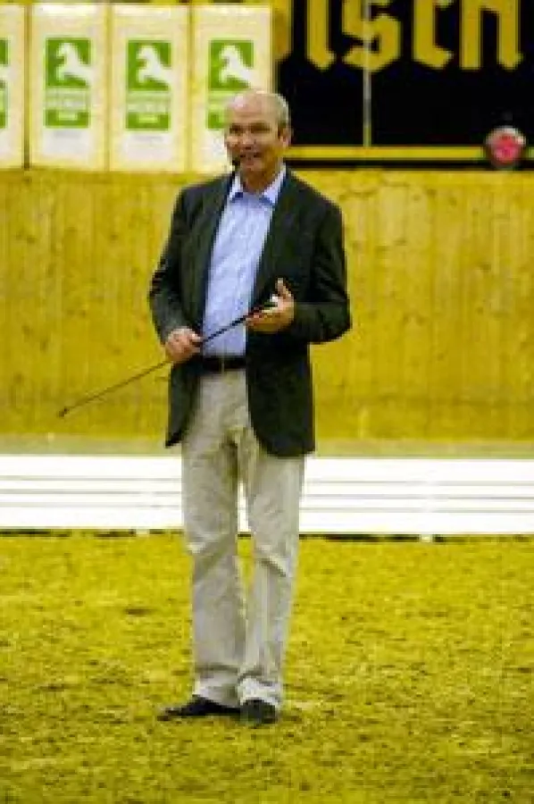 Reitmeister Hubertus Schmidt bei den „Alten Meistern“ in Leverkusen