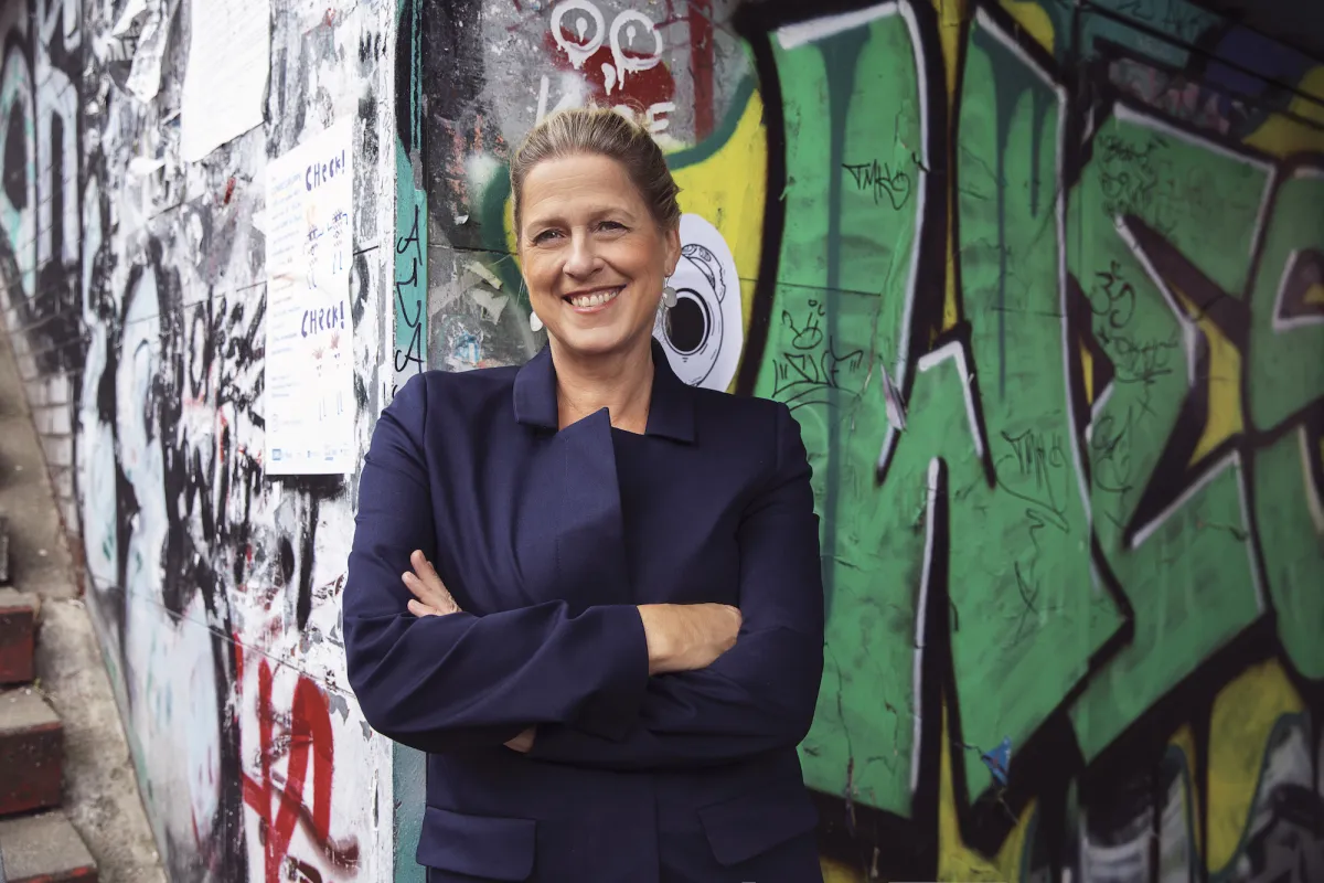 Christiane Schmid, Geschäftsführerin VAGEDES & SCHMID,  arbeitet für das Beschaffungsamt des BMI. (© VAGEDES & SCHMID GmbH)