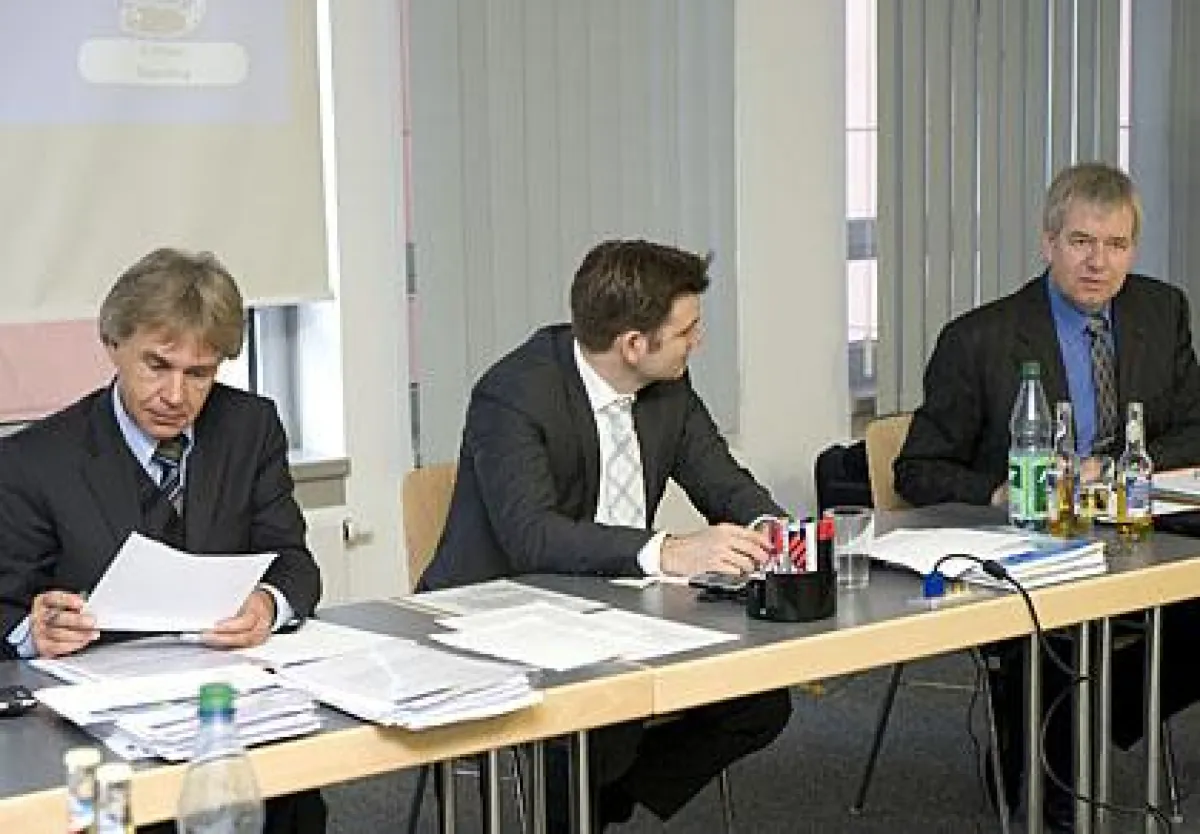 RA Werner Stolz, Holger Dahl und Holger Piening (v.l.) präsentierten die Ergebnisse des Sondierungsgesprächs.