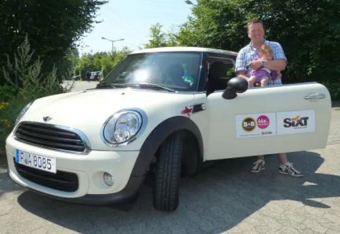 Bild: Ratinger gewinnt Mini bei EM-Tippspiel der B&B Hotels