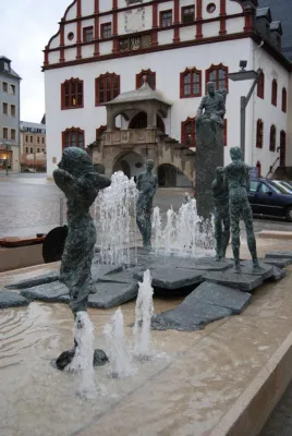Bild: König-Albert-Brunnen in Plauen - eine Brücke über Höhen und Tiefen der deutschen Geschichte