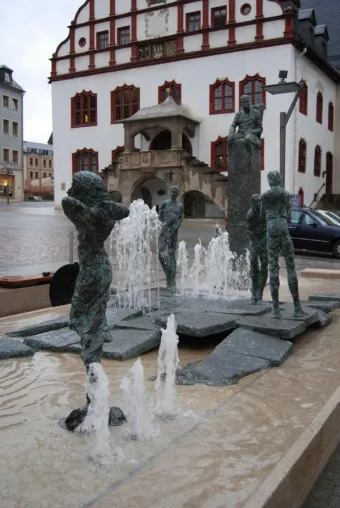 Bild: König-Albert-Brunnen in Plauen - eine Brücke über Höhen und Tiefen der deutschen Geschichte