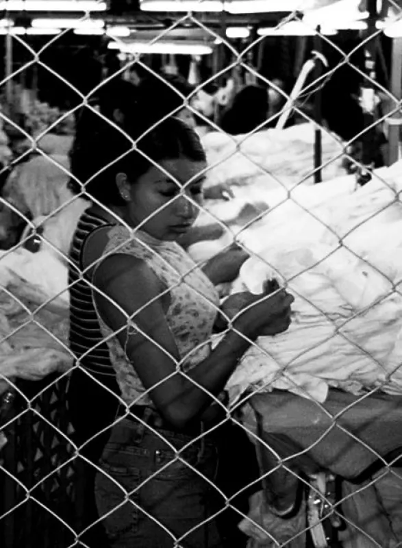 Arbeiten für Hungerlöhne: NäherInnen in einer Outdoor-Bekleidungsfabrik in El Salvador