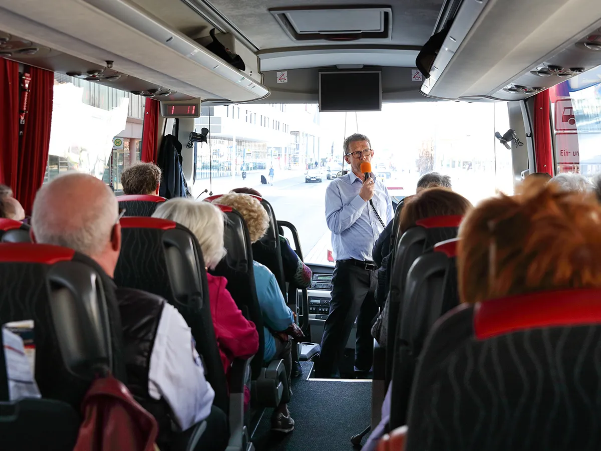Stadtrundfahrt in Wolfsburg mit Oberbürgermeister Klaus Mohrs (© WMG Wolfsburg, Foto: Mario Westphal)