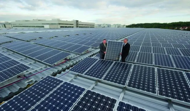 Bild: Erik Tröster verkauft erfolgreich Photovoltaikanlage auf gemieteten Dachflächen der Audi AG in Neckarsulm