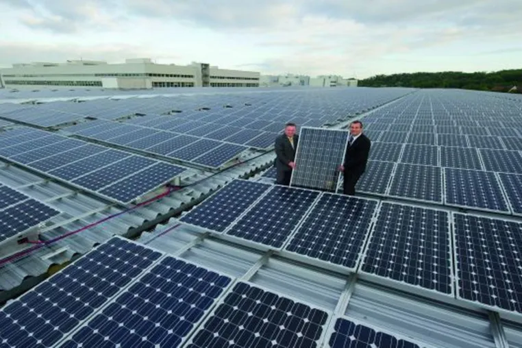 Bild: Erik Tröster verkauft erfolgreich Photovoltaikanlage auf gemieteten Dachflächen der Audi AG in Neckarsulm