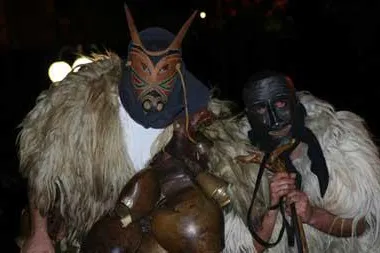 Sardiniens süße Jahreszeit – Karneval Bild: Sardiniens süße Jahreszeit – Karneval