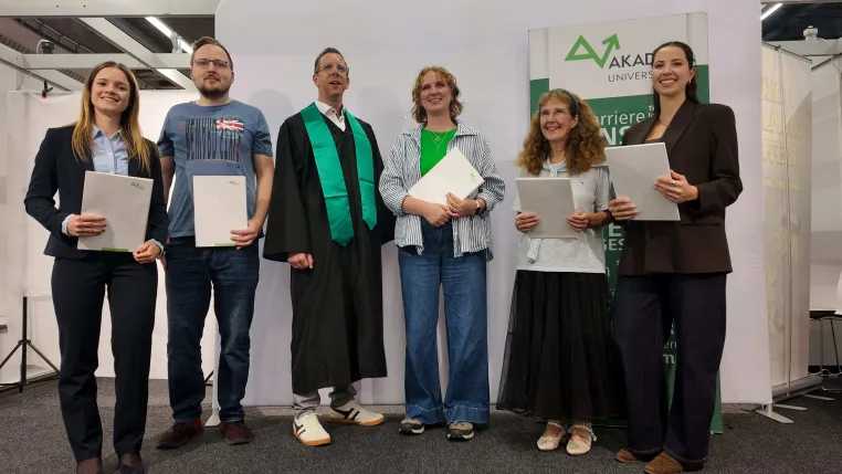 Bild: Zwischen KI-Professor und Studienabschluss: AKAD University auf der Frankfurter Buchmesse  