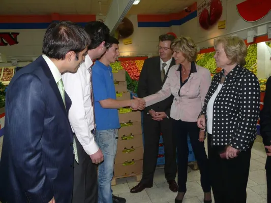 Supermarkt engagiert sich für Integration ausländischer Jugendlicher Bild: Supermarkt engagiert sich für Integration ausländischer Jugendlicher