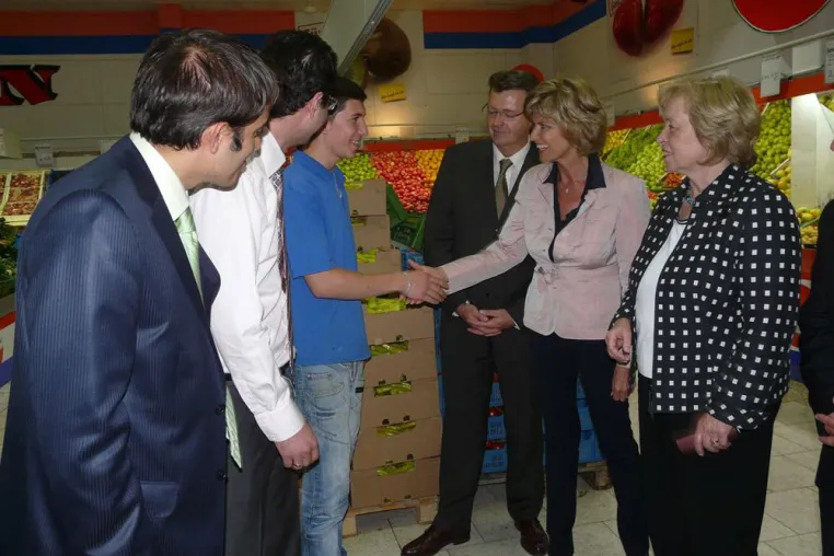 Bild: Supermarkt engagiert sich für Integration ausländischer Jugendlicher