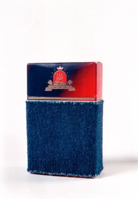 Bild: Elastische Hülle verdeckt Warnhinweise auf Zigarettenschachteln