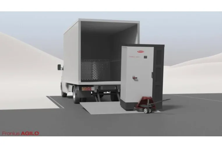 Bild: Neuer Zentralwechselrichter von Fronius erleichtert Transport, Installation und Wartung