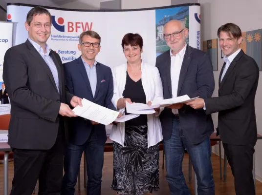 Bild: Kooperation zur verbesserten Inklusion von blinden und sehbehinderten Menschen im Arbeitsmarkt gestartet