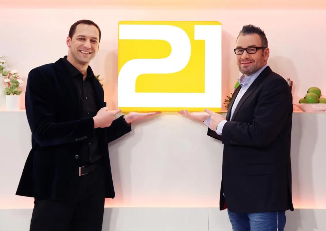 Moderatoren Ralf Kühler und Robert Kutscher präsentieren das neue CHANNEL21-Live-Format
