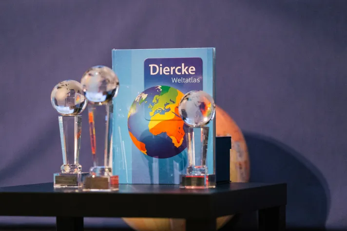 León Niemietz aus Barcelona gewinnt den Diercke WISSEN Geographiewettbewerb 2022 Bild: León Niemietz aus Barcelona gewinnt den Diercke WISSEN Geographiewettbewerb 2022