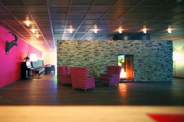 Bild: Sporthotel Steffisalp: Zwei Lilien im neuen Relaxguide