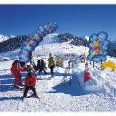 Bild: Kinder und Eltern in Balance