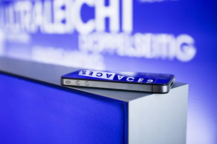 Bild: ACES präsentiert AF 100 LED-Lichtwand auf der Messe viscom